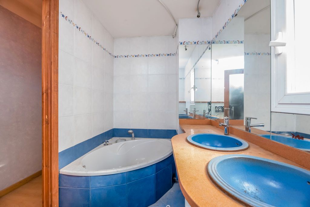 Bathroom of House or chalet for sale in Alcorisa