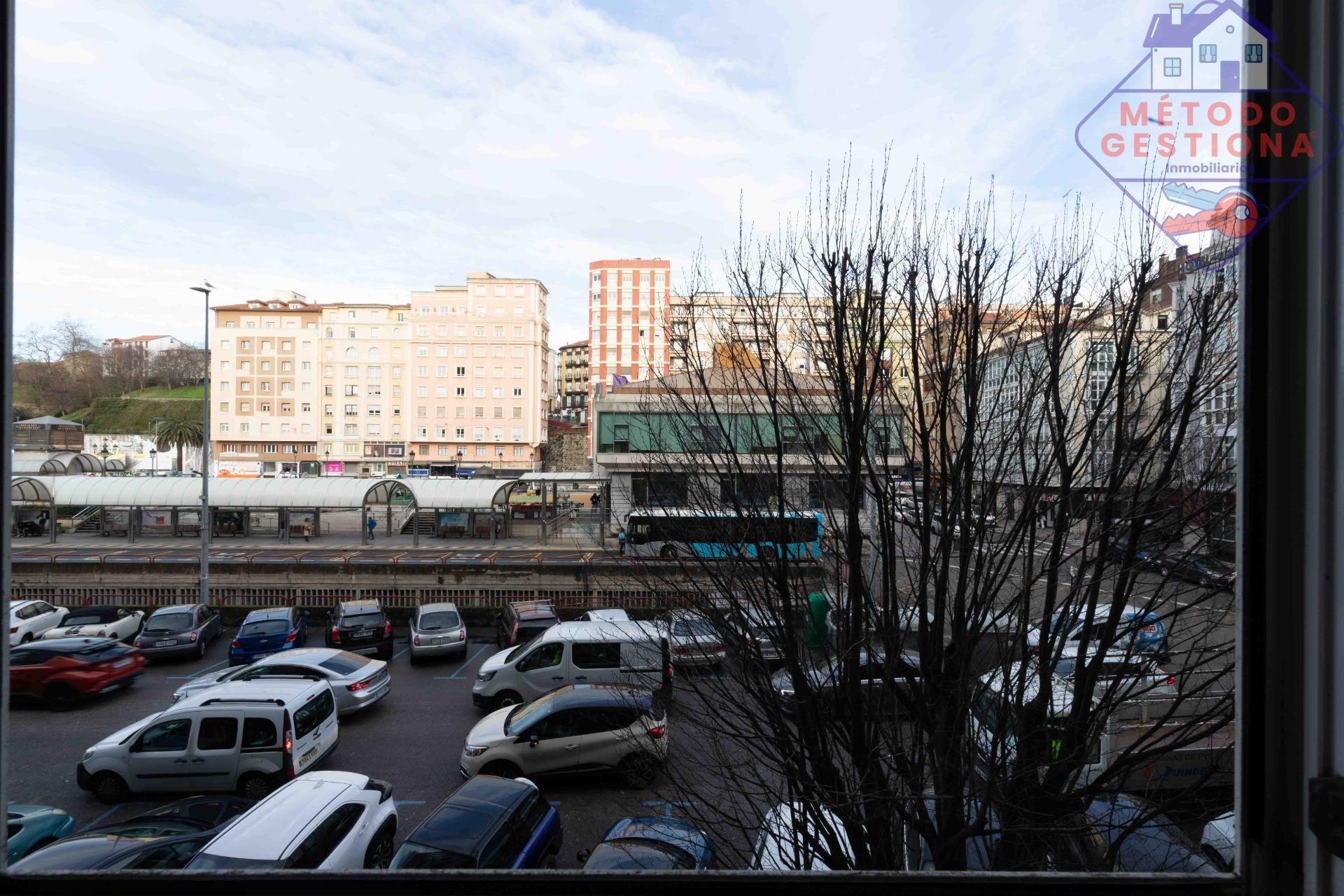 Vista exterior de Oficina en venta en Santander