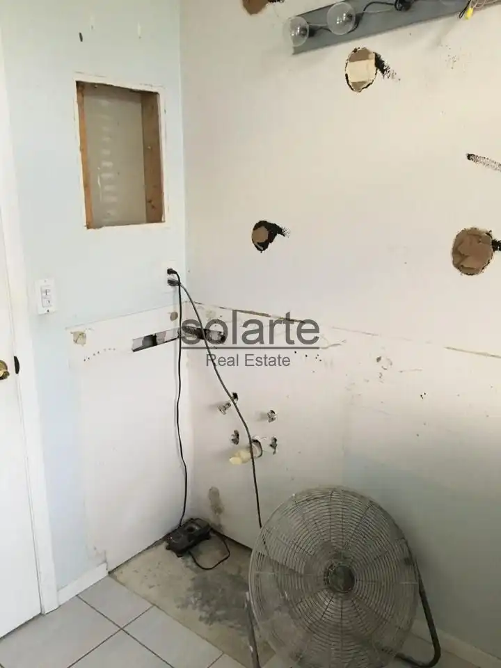 Bathroom of Commercial properties for sale in L'Hospitalet de Llobregat