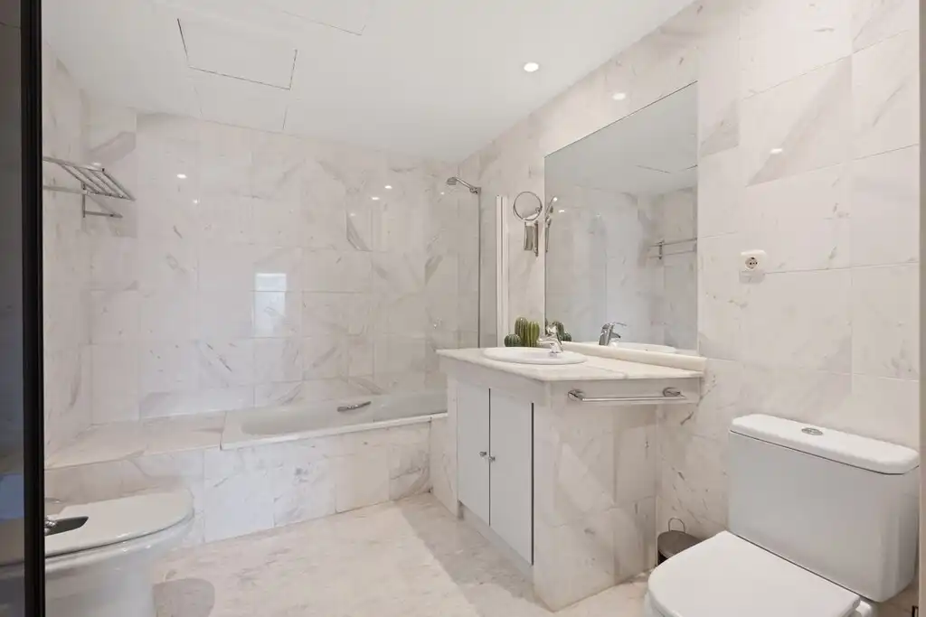 Baño de Planta baja en venta en Ojén con Aire acondicionado, Jardín privado y Terraza
