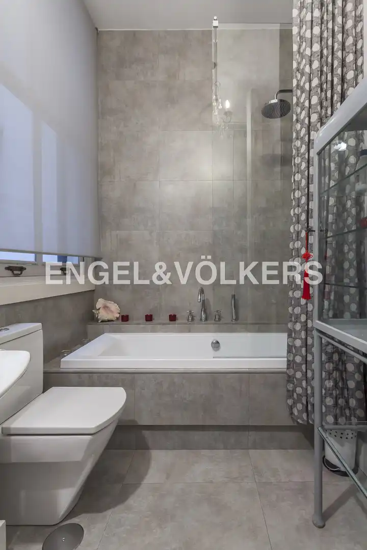 Baño de Piso de alquiler en Madrid con Aire acondicionado, Calefacción y Parquet