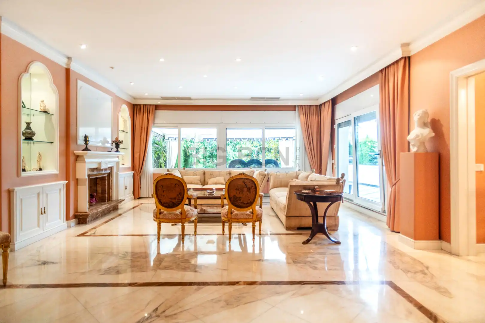 Sala d'estar de Casa o xalet en venda en Barcelona amb Aire condicionat, Calefacció i Jardí privat