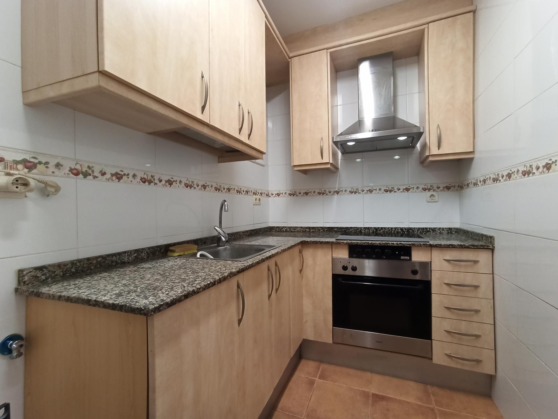 Cocina de Piso de alquiler en Reus con Horno y TV