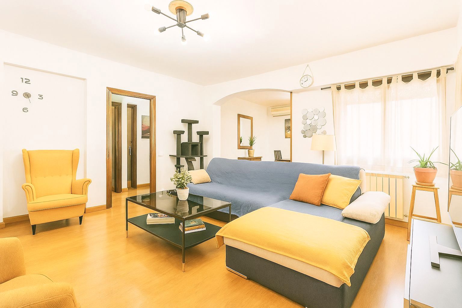 Living room of Duplex for sale in  Madrid Capital  with Air Conditioner, Heating and Parquet flooring