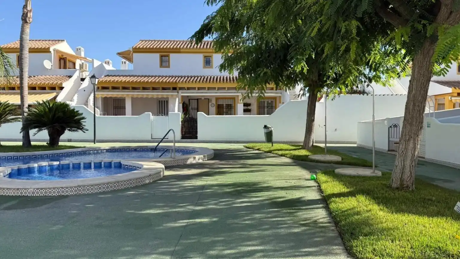 Vista exterior de Casa o chalet en venta en Pilar de la Horadada con Aire acondicionado, Terraza y Trastero