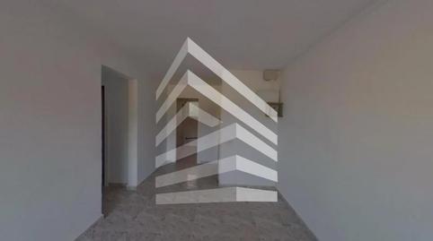 Foto 4 de Pis en venda a Carrer de Perafita, Ciutat Meridiana, Barcelona