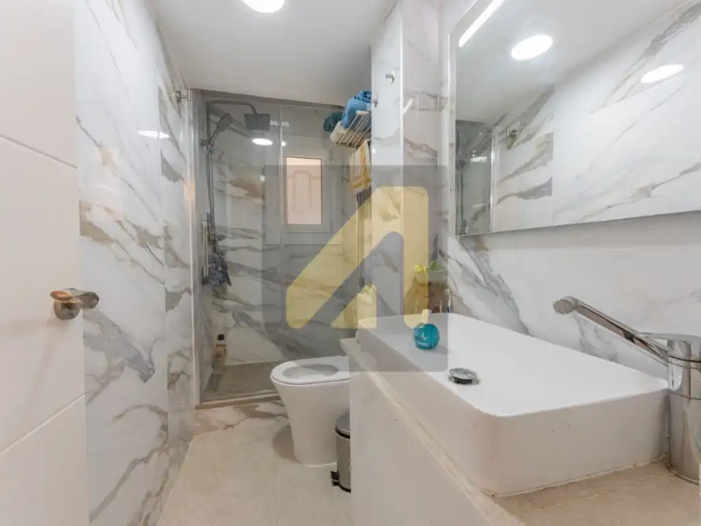 Bany de Apartament en venda en L'Hospitalet de Llobregat