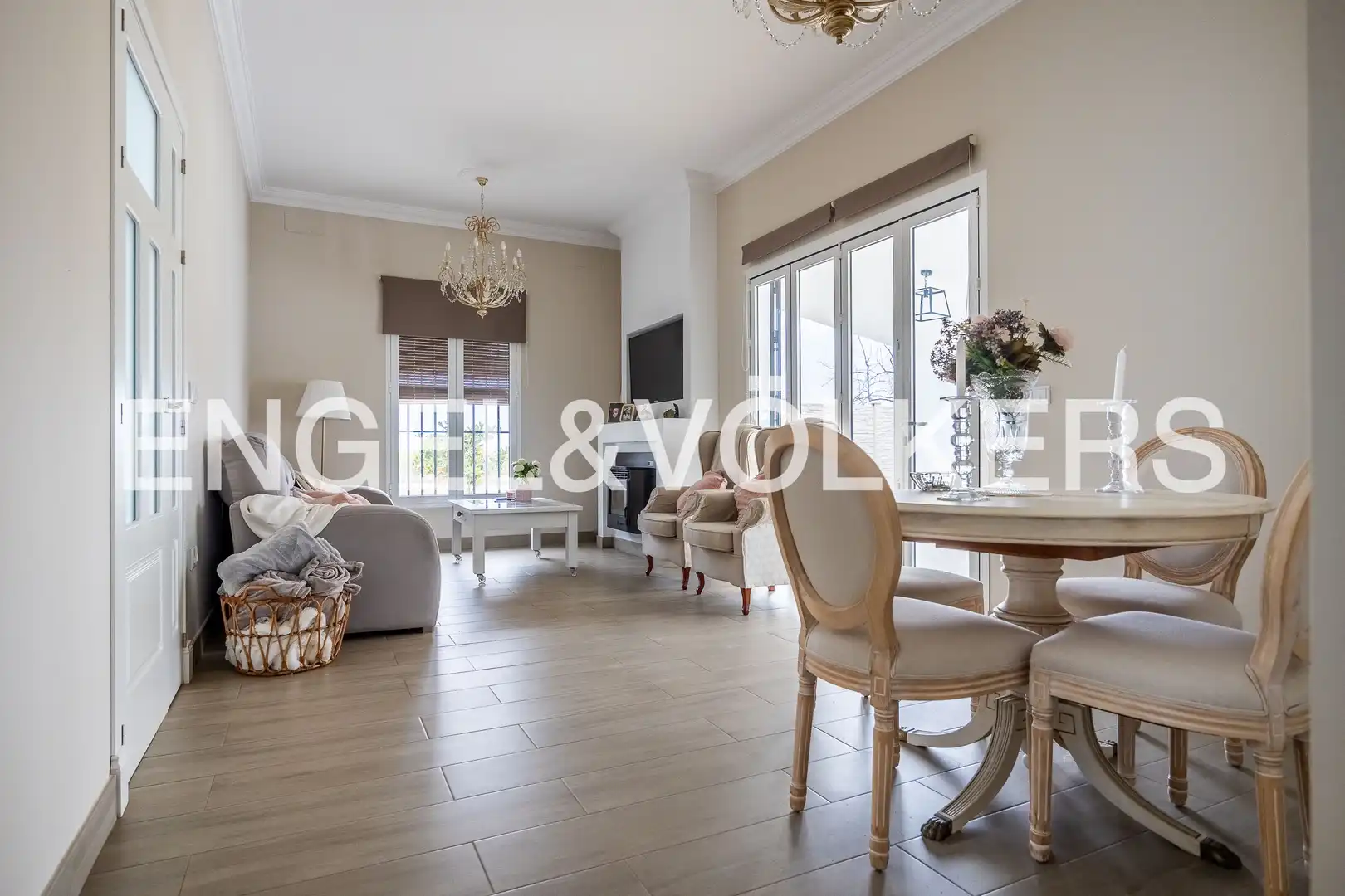Sala de estar de Finca rústica en venta en Lora del Río con Aire acondicionado, Calefacción y Jardín privado