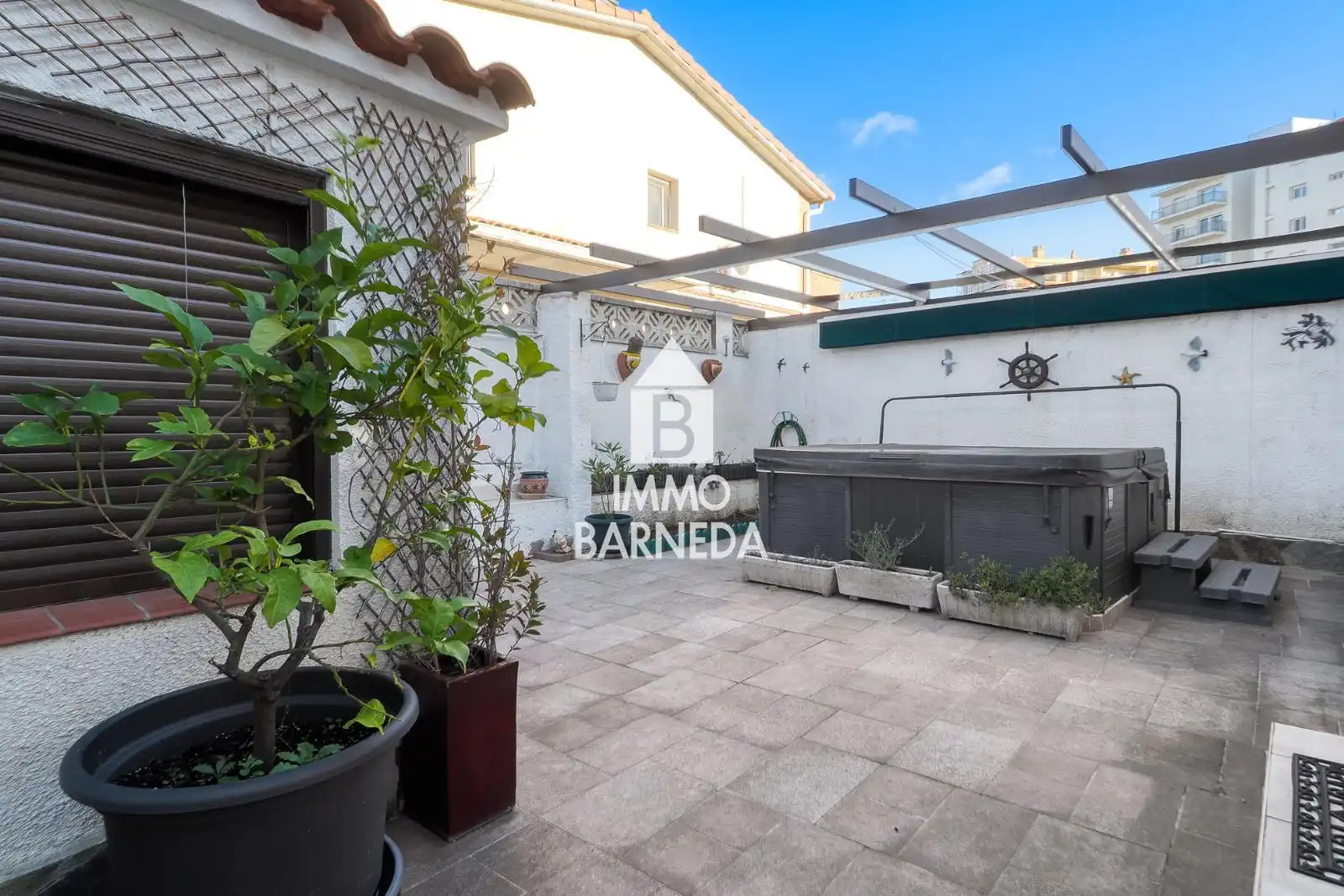 Garten von Einfamilien-Reihenhaus zum Verkauf in Roses mit Klimaanlage, Heizung und Terrasse