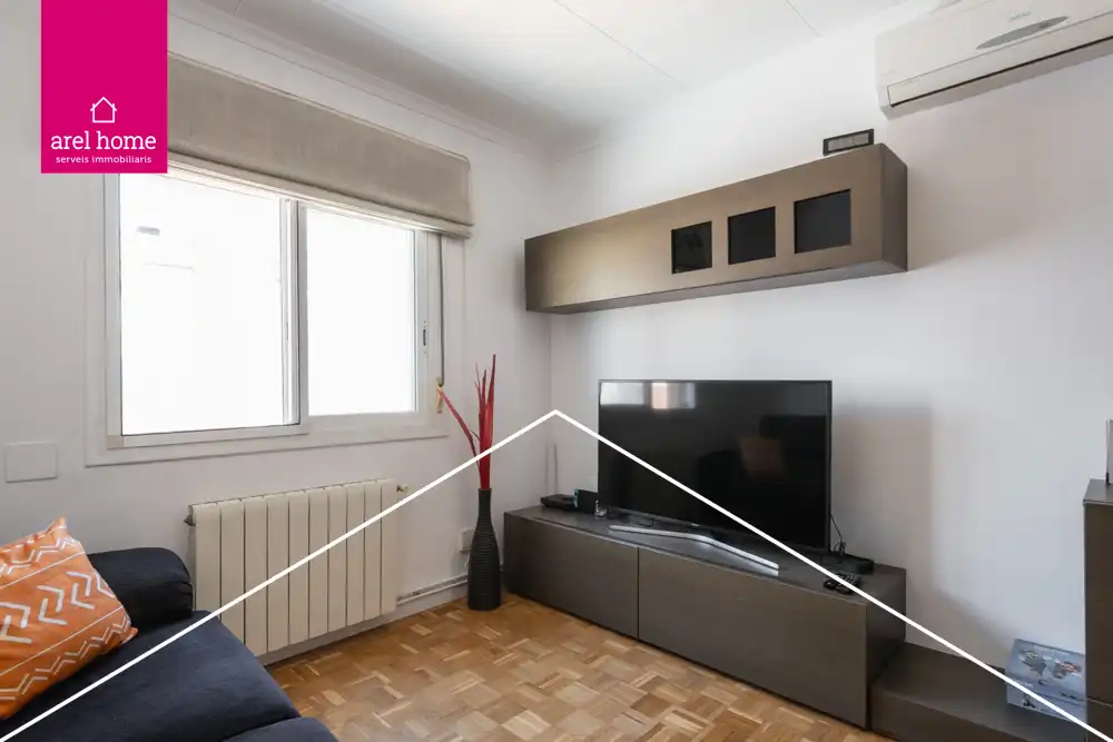 Living room of Flat for sale in Esplugues de Llobregat  with Air Conditioner and Parquet flooring