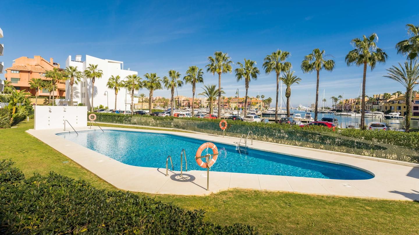 Piscina de Àtic en venda en Sotogrande amb Aire condicionat, Calefacció i Terrassa