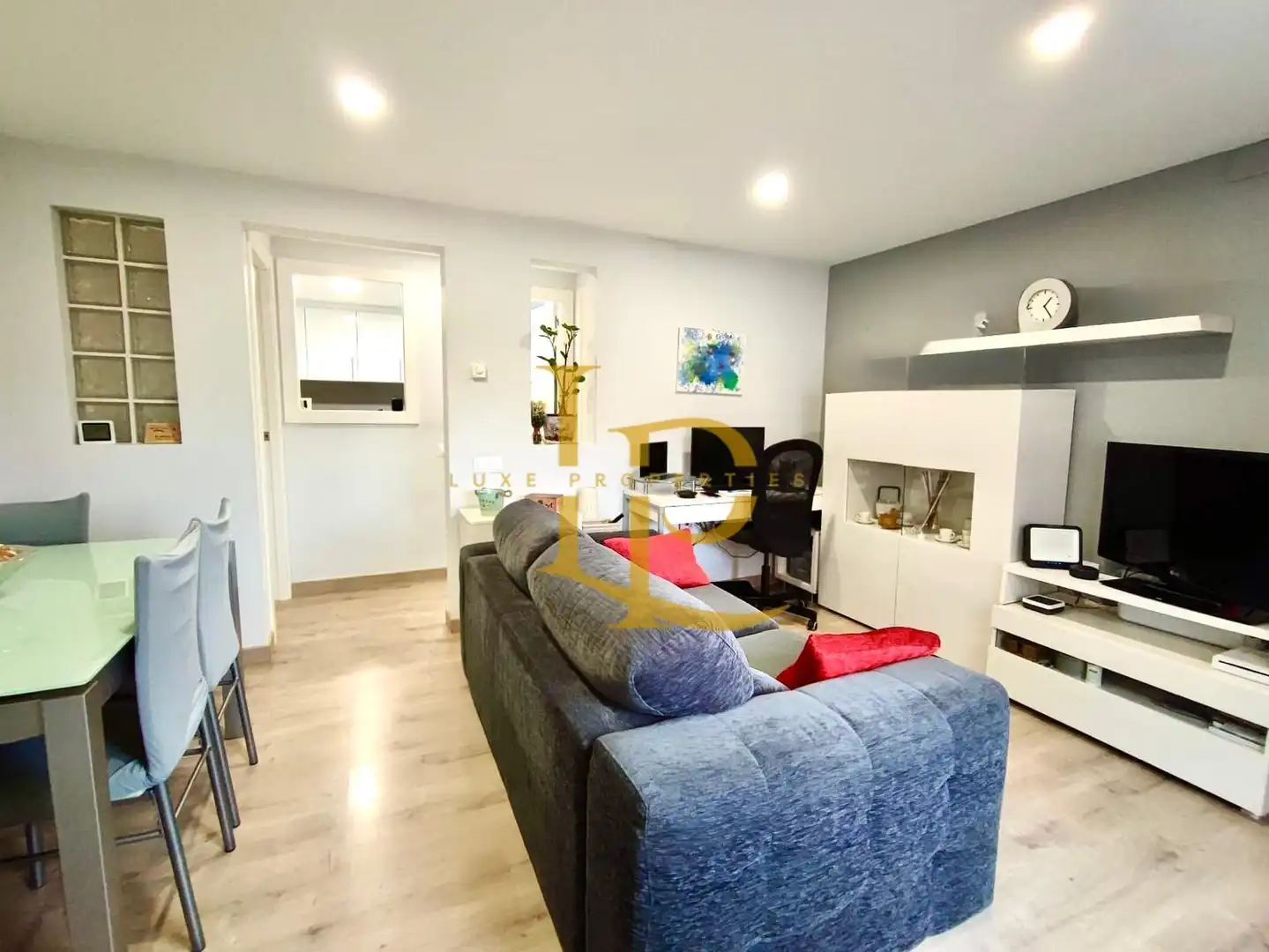 Living room of Flat for sale in Terrassa  with Air Conditioner, Heating and Parquet flooring