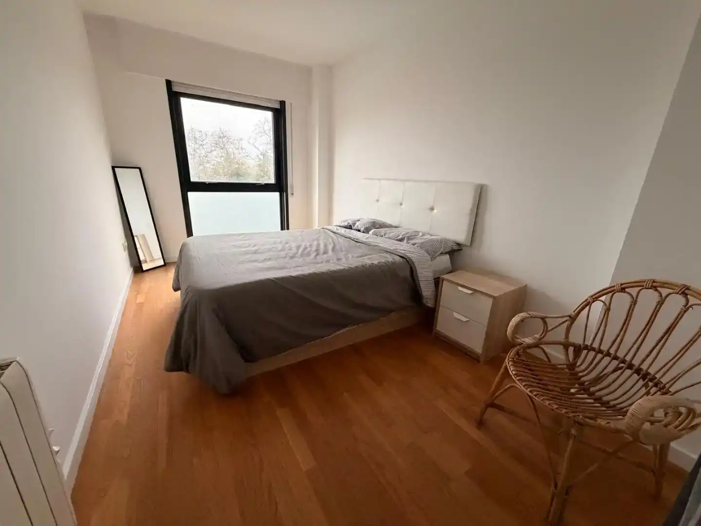 Dormitori de Pis de lloguer en Ares amb Parquet, Piscina i Moblat