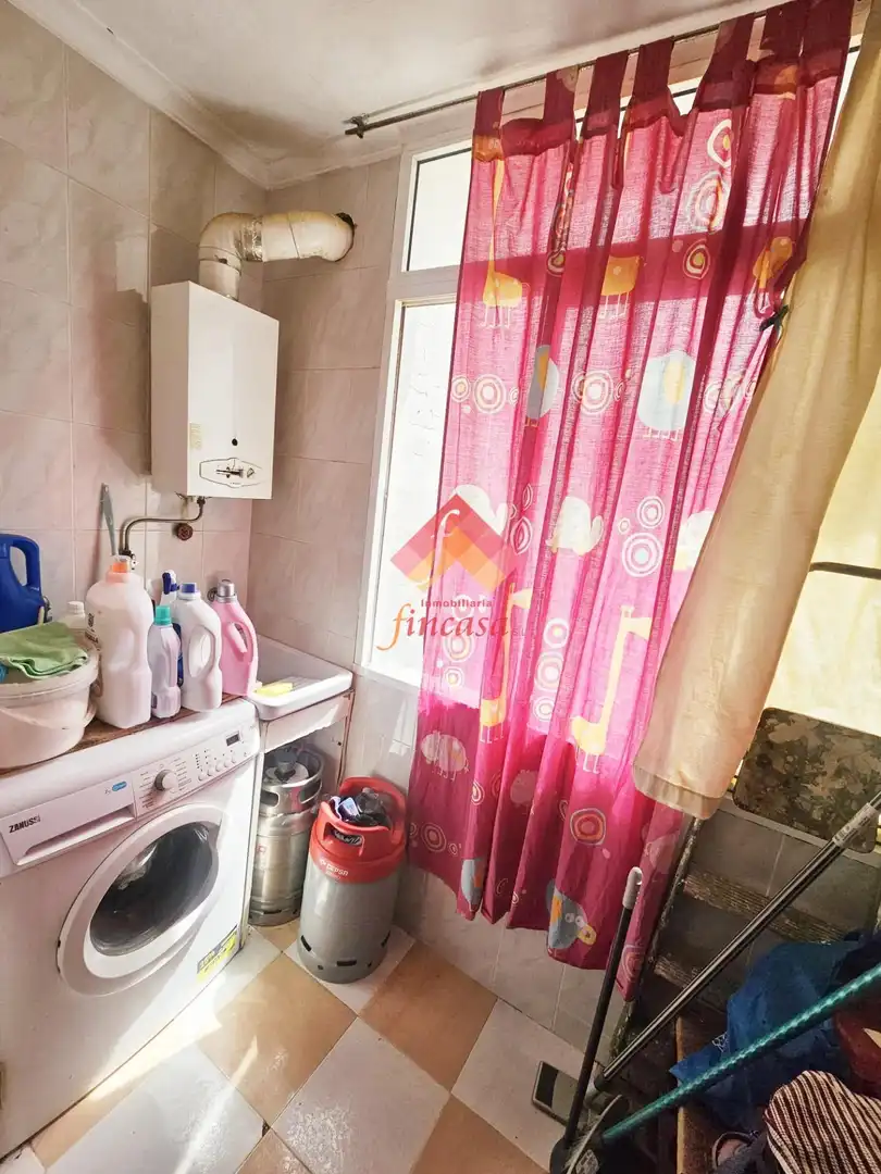 Cuina de Pis en venda en Ronda amb Calefacció, Terrassa i Moblat