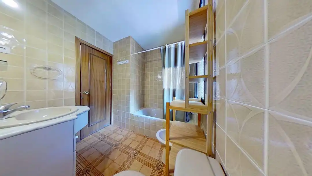 Baño de Piso de alquiler en Madrid con Calefacción y Terraza