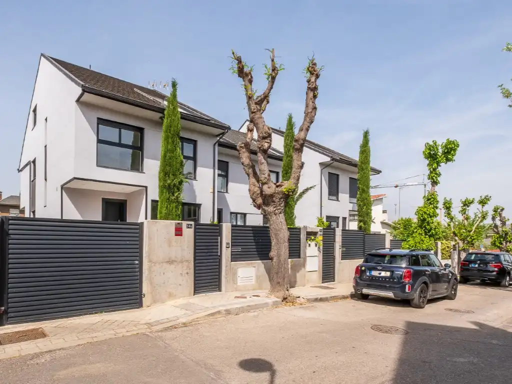 Exterior view of Houses for sale in Pozuelo de Alarcón