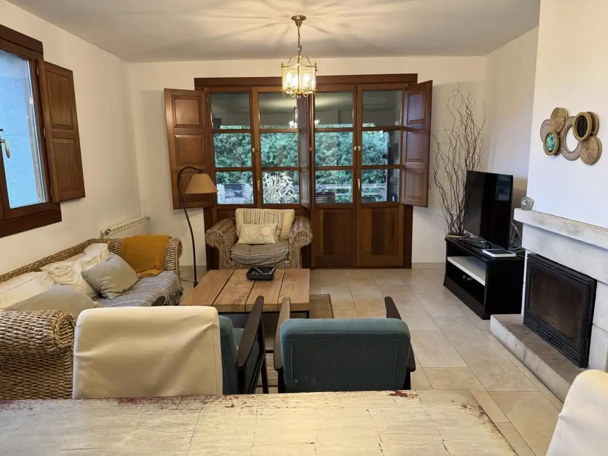Sala d'estar de Casa o xalet en venda en Llanes amb Calefacció, Jardí privat i Terrassa