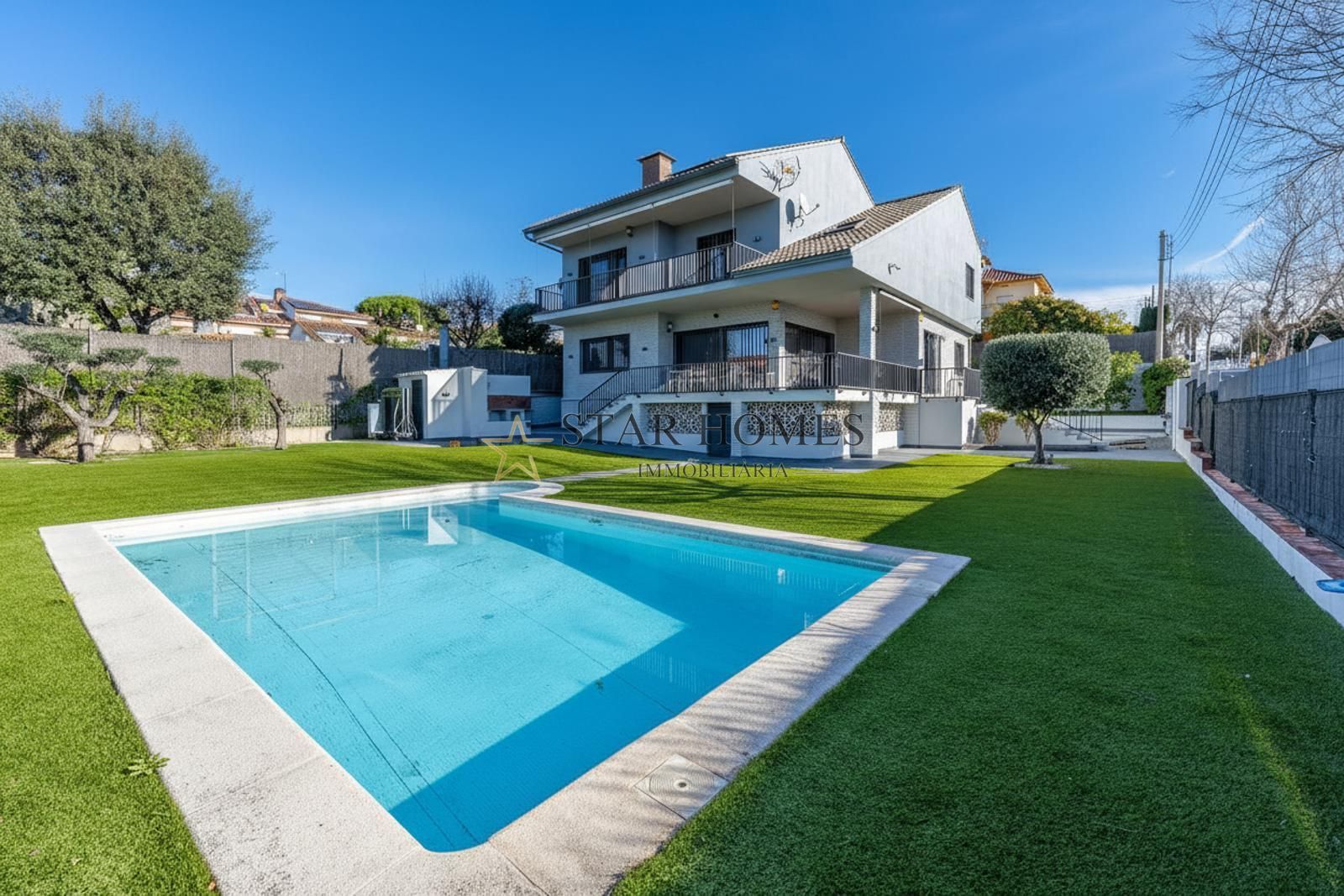 Exterior view of House or chalet for sale in El Masnou  with Air Conditioner, Heating and Private garden