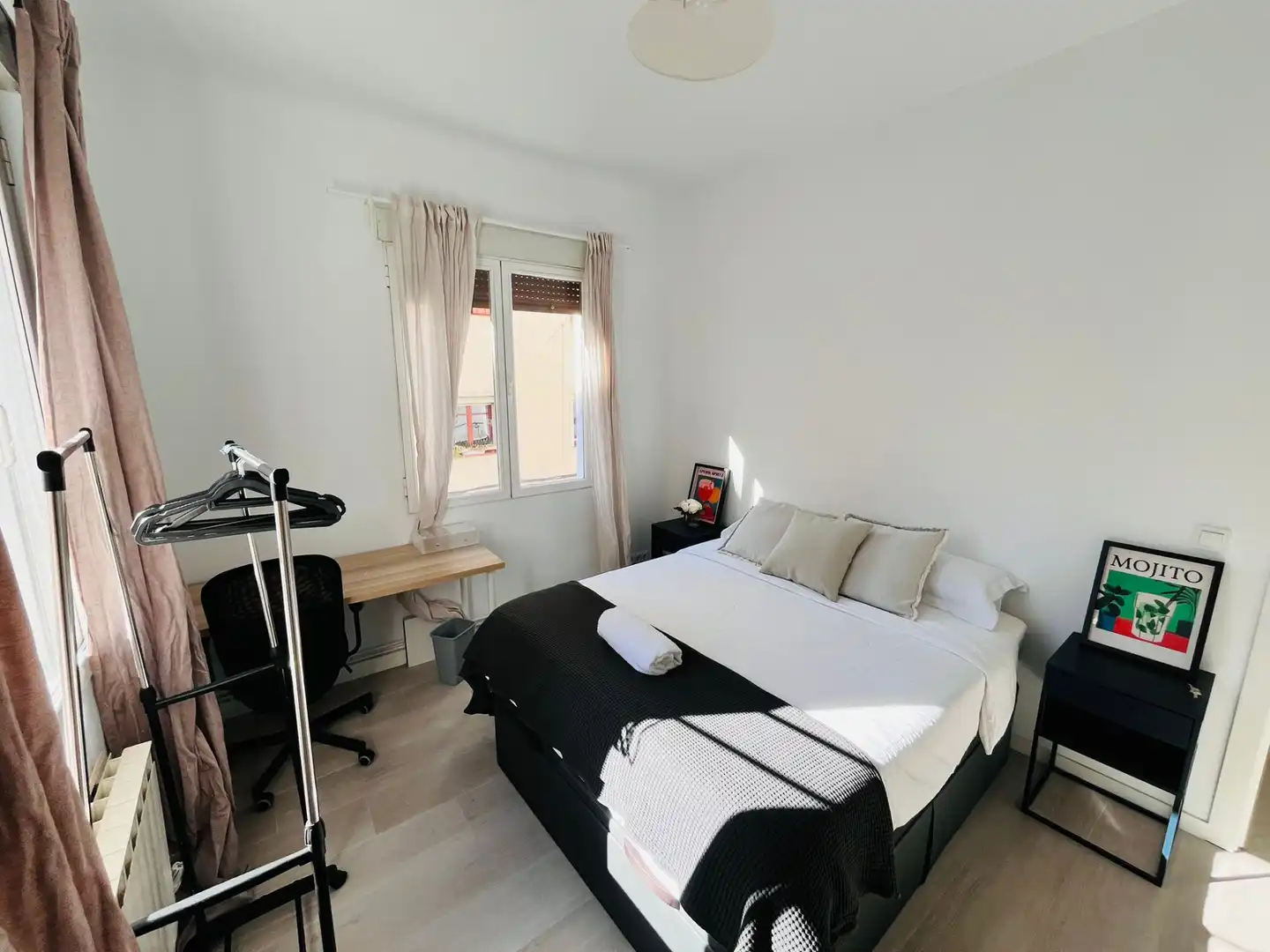 Schlafzimmer von Wohnung zur untervermieten in Madrid mit Klimaanlage, Heizung und Möbliert