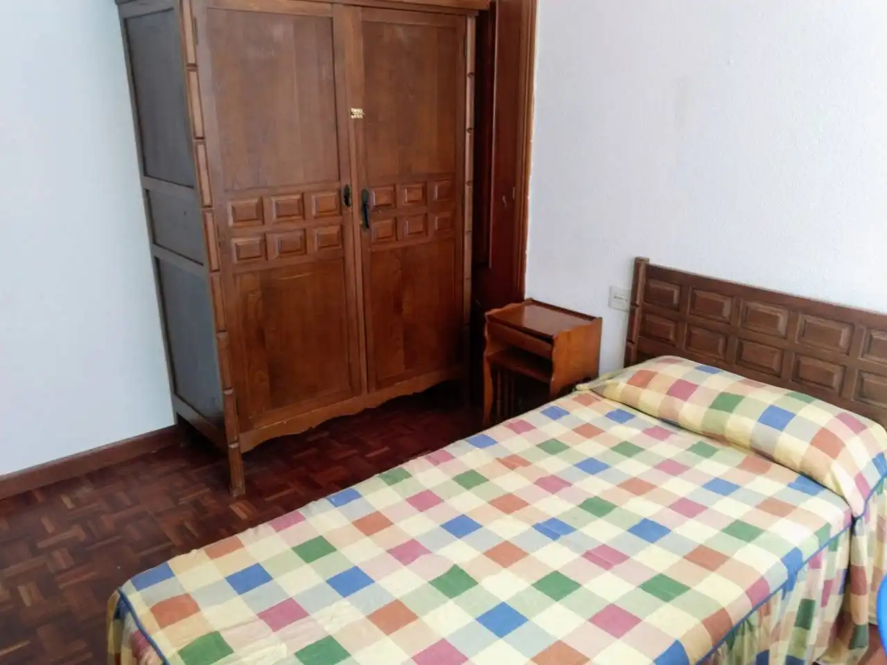 Bedroom of Flat for rent in Burgos  with Heating, Parquet flooring and Furnished