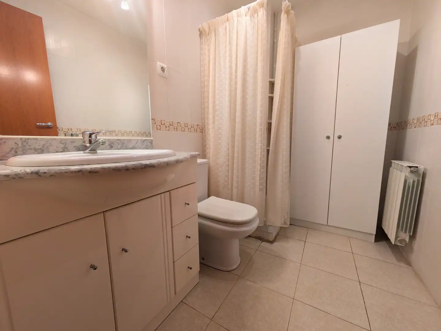 Baño de Piso de alquiler en Reus con Aire acondicionado, Calefacción y Amueblado
