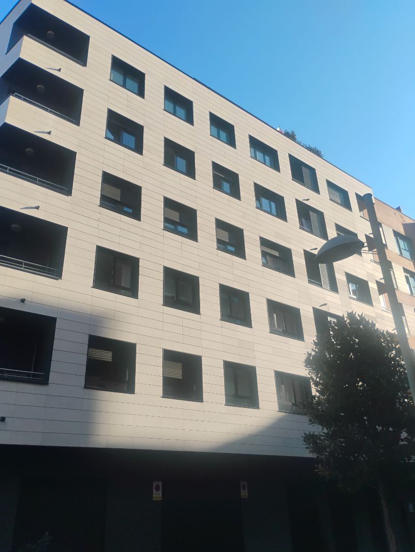 Vista exterior de Àtic en venda en Erandio amb Calefacció, Terrassa i Moblat