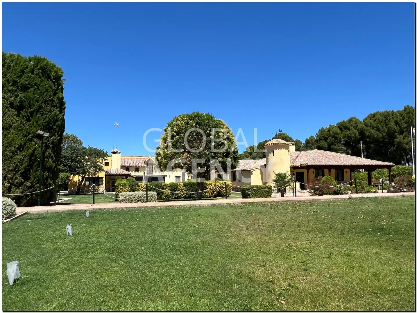 Vista exterior de Finca rústica en venda en Chinchón amb Aire condicionat, Calefacció i Jardí privat