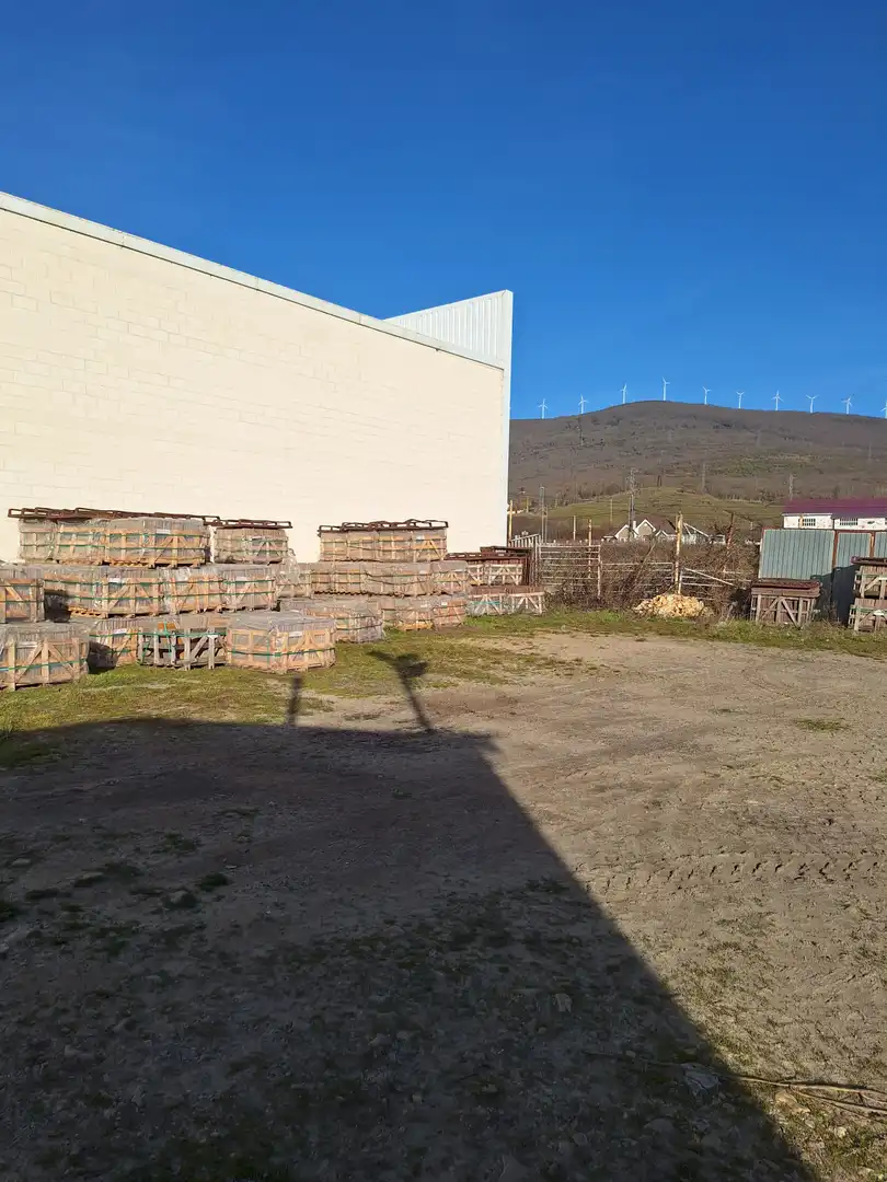 Vista exterior de Local en venda en Barruelo de Santullán