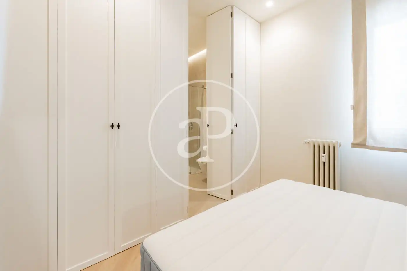 Schlafzimmer von Wohnung zur Miete in Madrid mit Klimaanlage, Heizung und Möbliert