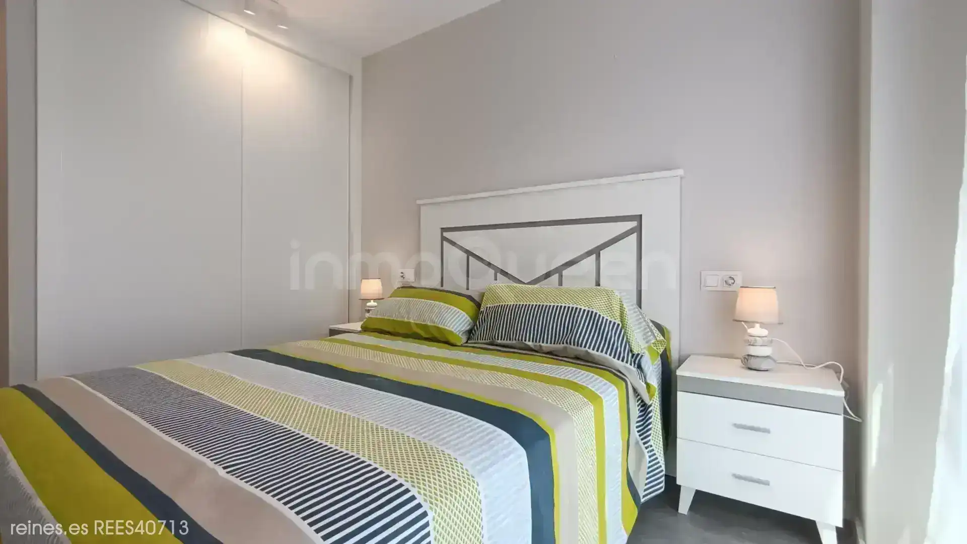 Habitación de Piso de alquiler en Oviedo  con Calefacción, Terraza y Amueblado