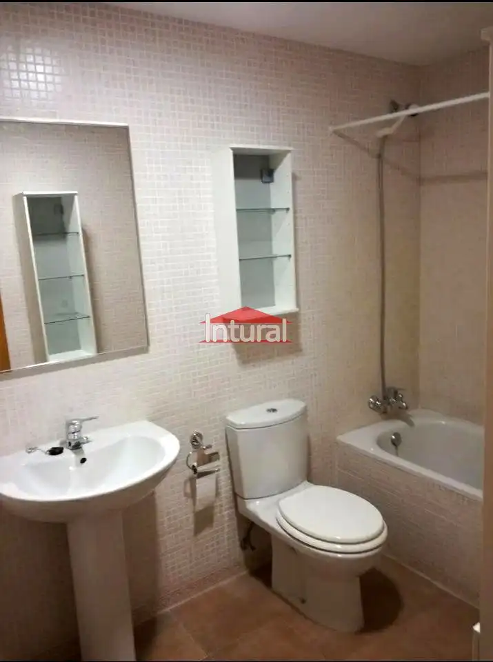 Baño de Piso de alquiler en Albacete con Amueblado