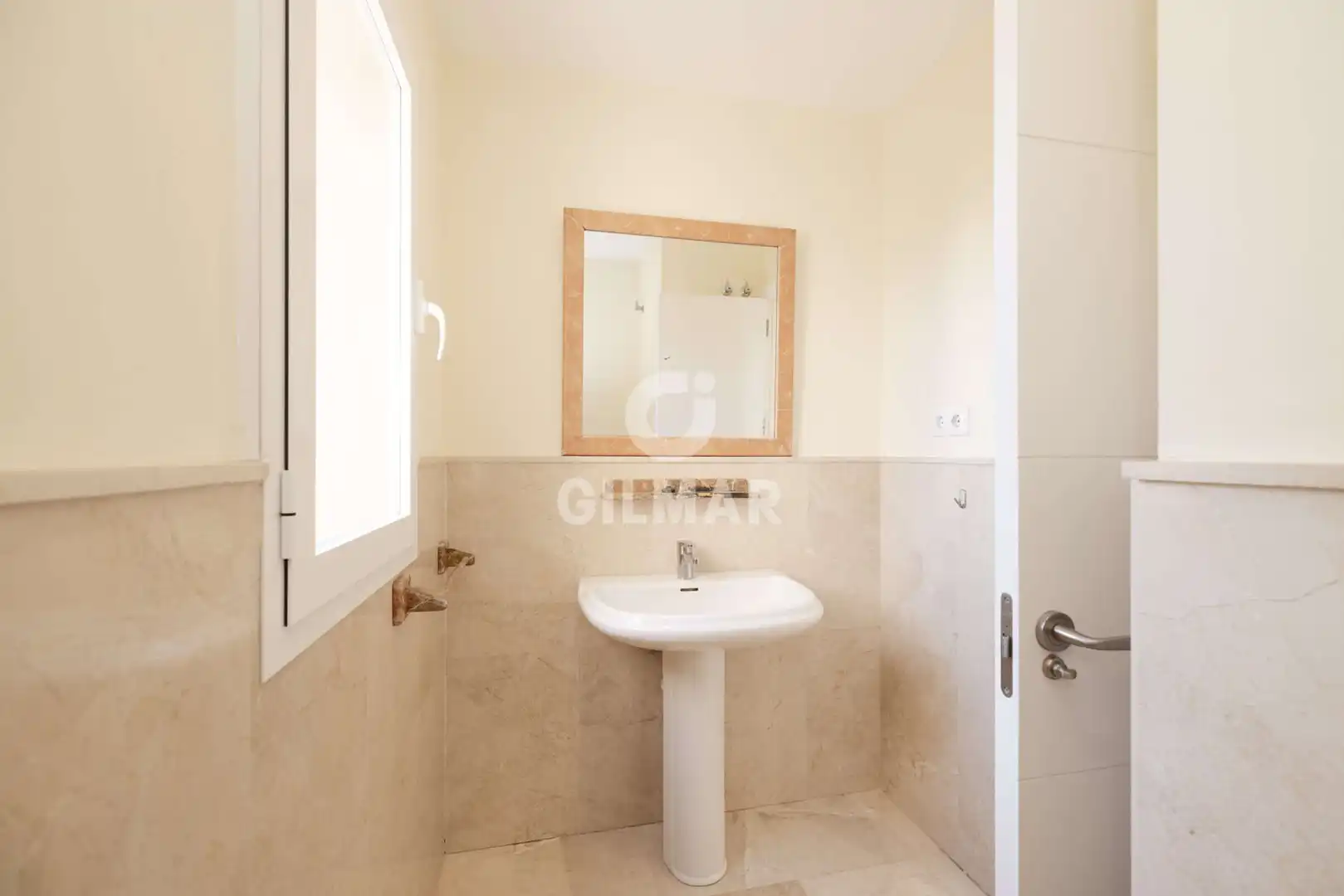 Baño de Dúplex en venta en Estepona con Calefacción, Jardín privado y Piscina