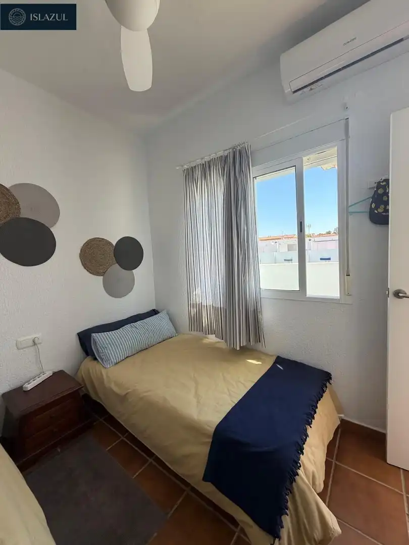 Schlafzimmer von Maisonette zum Verkauf in Islantilla mit Klimaanlage, Heizung und Privatgarten