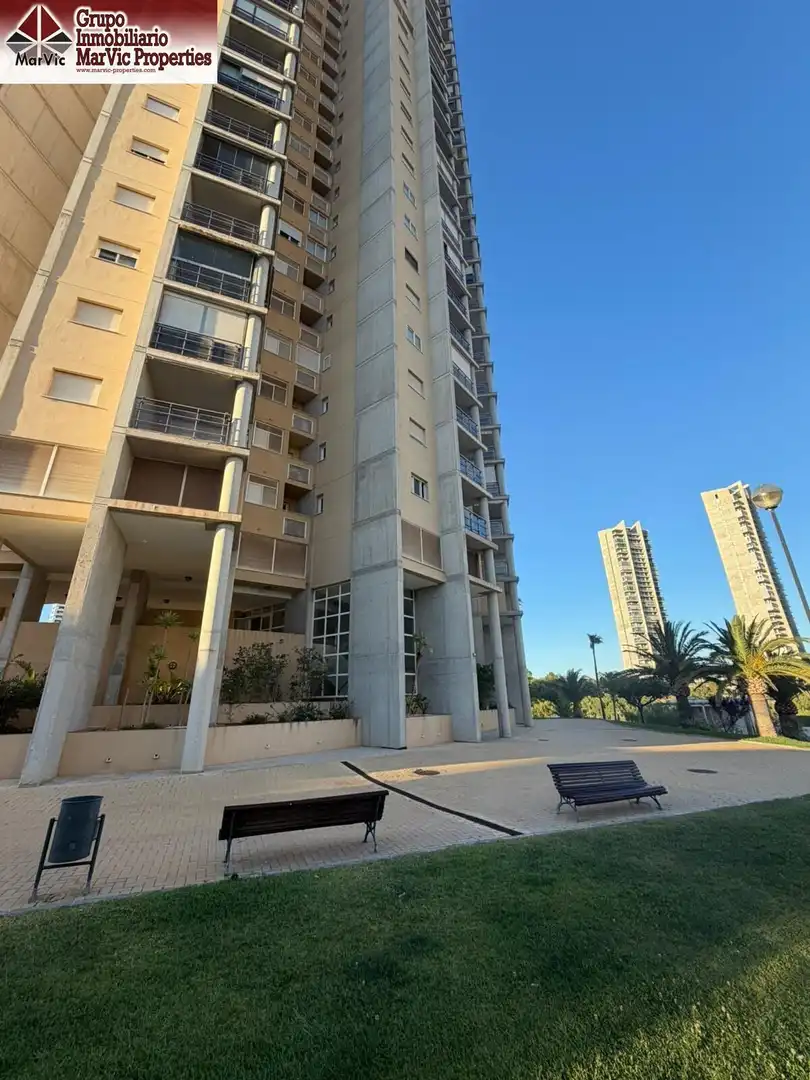 Vista exterior de Pis en venda en Benidorm amb Aire condicionat, Terrassa i Traster