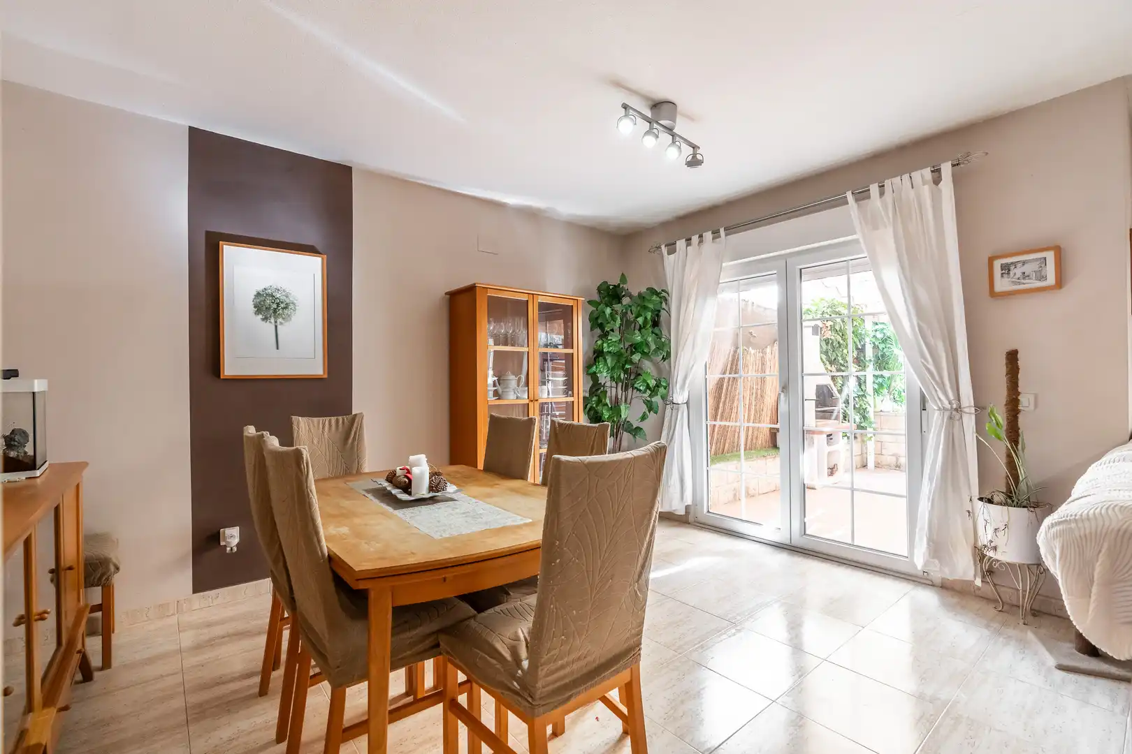 Detached house with pool for sale in Calle Lago Michigan, imagen 2