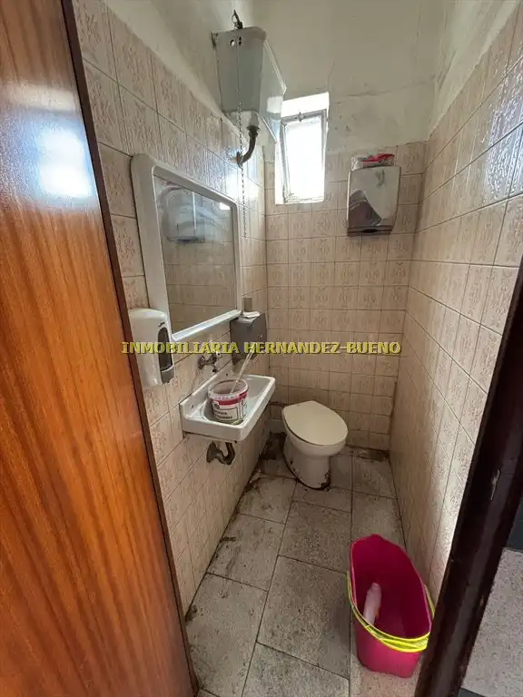 Baño de Local en venta en Salamanca