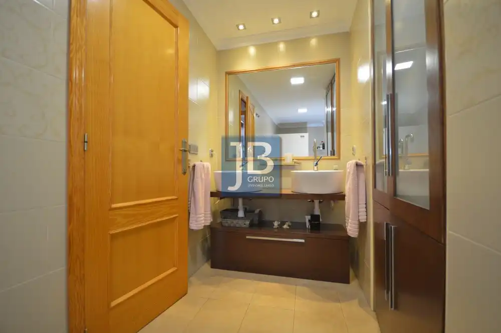 Baño de Piso en venta en La Llosa de Ranes con Aire acondicionado, Horno y Balcón