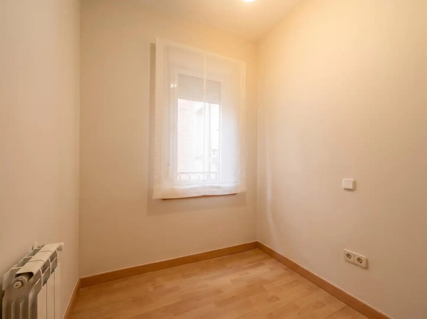 Schlafzimmer von Wohnung zur Miete in Madrid mit Klimaanlage, Heizung und Alarm