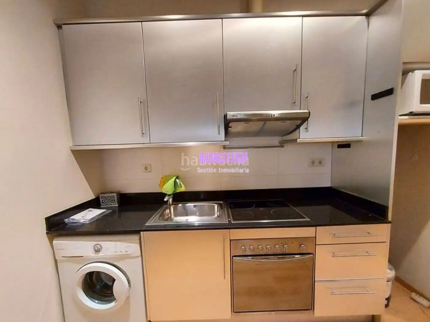 Cocina de Estudio de alquiler en Badalona con Parquet y Amueblado