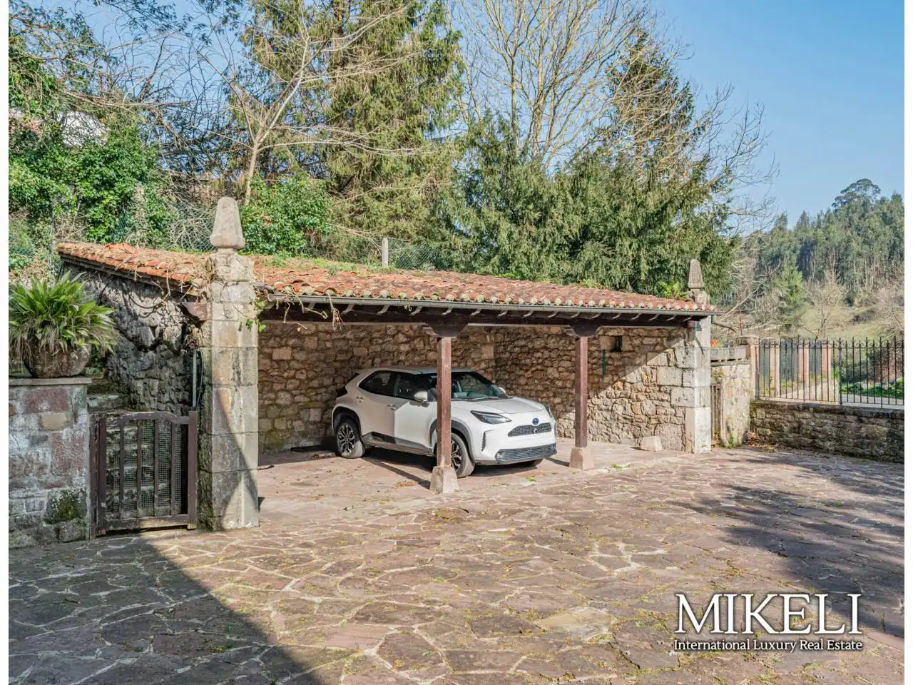 Aparcament de Casa o xalet en venda en Piélagos amb Calefacció, Jardí privat i Terrassa