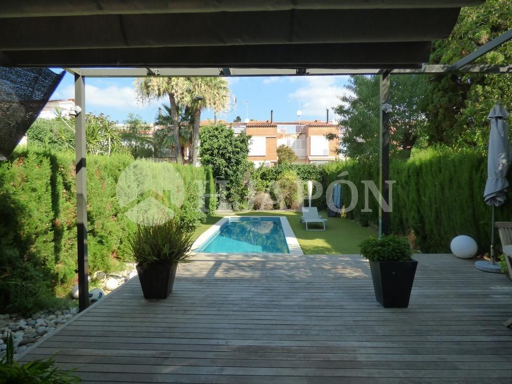 Garden of Single-family semi-detached for sale in Premià de Mar  with Air Conditioner, Heating and Private garden