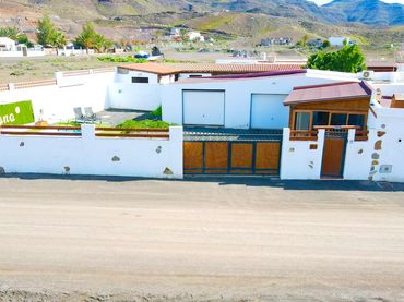 Chalet con piscina en venta en Calle Unamuno