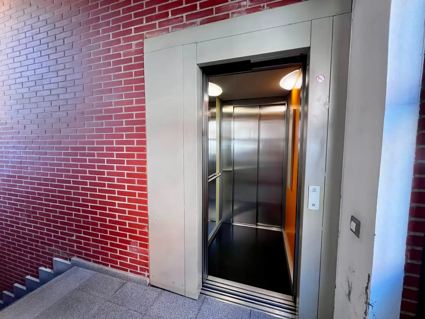 Garage for rent in Calle de Albarracín, 15, Simancas