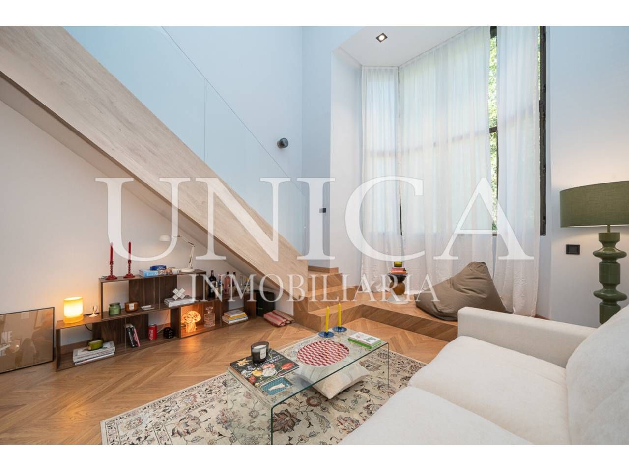 Sala d'estar de Dúplex en venda en  Madrid Capital amb Aire condicionat, Calefacció i Parquet