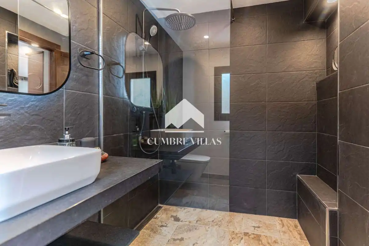 Badezimmer von Country house zum Verkauf in Torrenueva Costa mit Privatgarten, Terrasse und Abstellraum