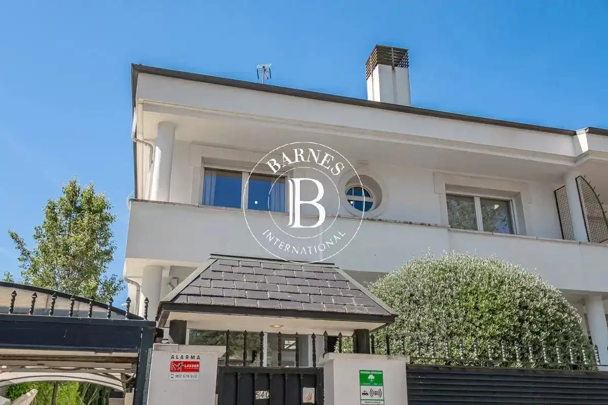Vista exterior de Casa o chalet en venta en Madrid con Aire acondicionado, Calefacción y Piscina