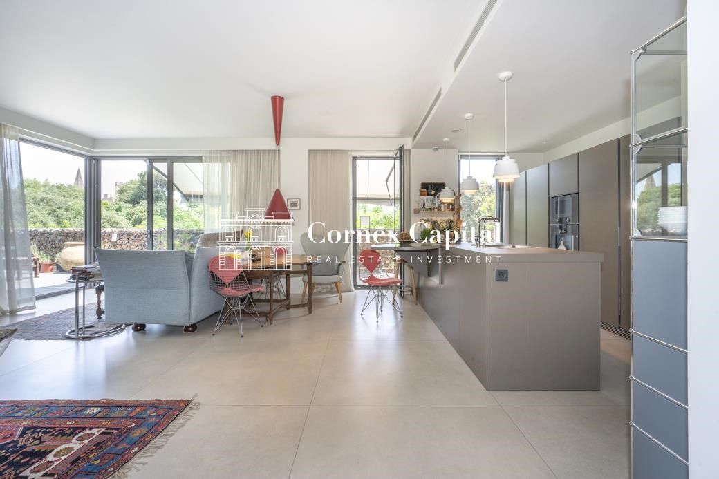 Exterior view of Planta baja for sale in  Barcelona Capital  with Air Conditioner, Heating and Private garden