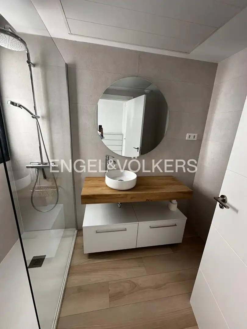Baño de Piso de alquiler en Madrid con Aire acondicionado, Calefacción y Jardín privado