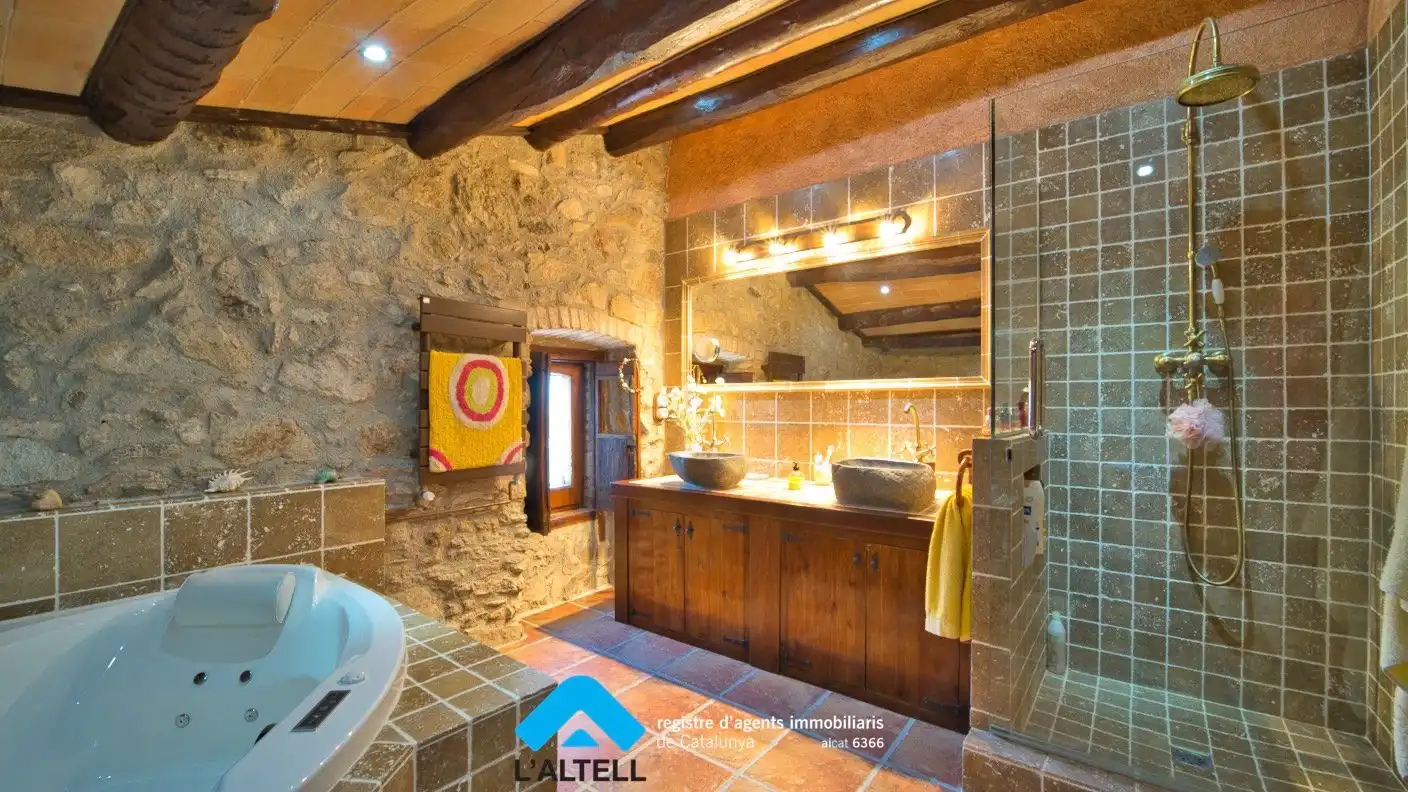 Baño de Finca rústica en venta en L'Ametlla del Vallès con Aire acondicionado, Calefacción y Jardín privado