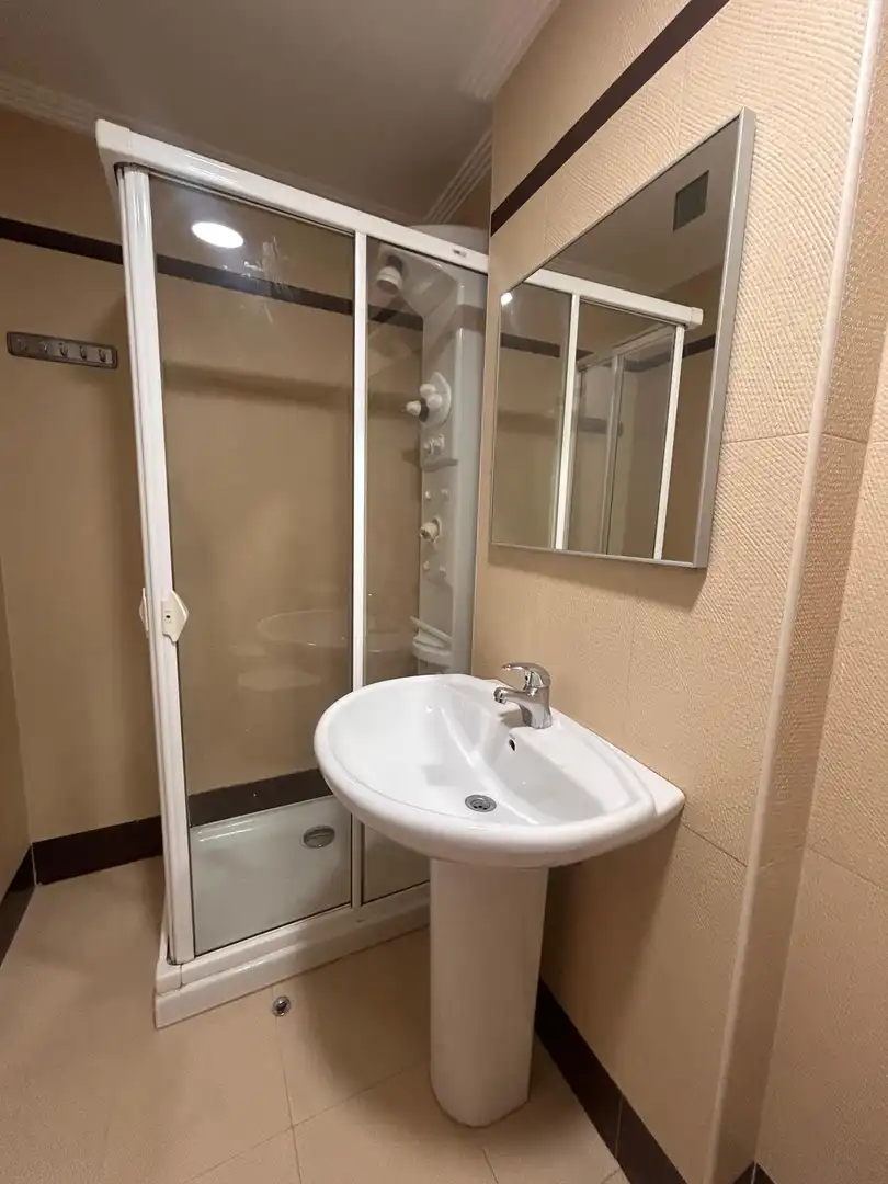 Bathroom of Flat for rent in Gijón   with Heating and Parquet flooring